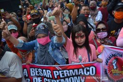 Demo pelaku usaha pesta pernikahan di Jombang