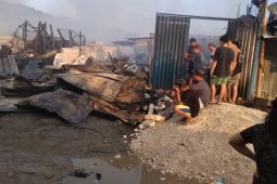Ratusan kios pedagang di Pasar Youtefa Abepura ludes terbakar