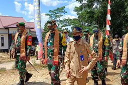 Mayjen TNI Supriadi tinjauprogram TMMD di Desa Danti