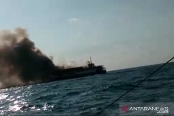 KM Bahari Indonesia terbakar di peraiaran Belitung (video)