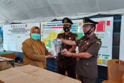 Jaksa di Batanghari bantu 152 "face shield" ke Gugus Tugas