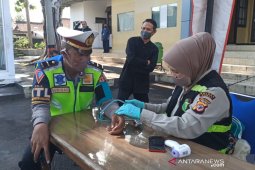 Personel Satlantas Garut tes kesehatan sebelum Operasi Patuh Lodaya