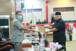 Bupati Tanjabbar sampaikan nota Pengantar Ranperda Penegakan Protokol Kesehatan