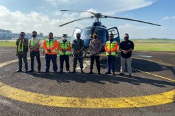 Danrem 042/Garuda Putih Brigjen TNI Zulkifli dan Kapolda Jambi patroli udara pantau karhutla