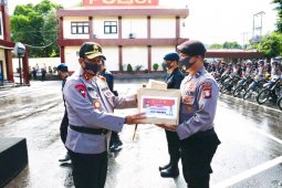 Alumni Akabri 88 salurkan bantuan ke masyarakat terdampak COVID-19 di Malut
