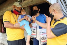 Polres Dairi serahkan tali asih kepada penyandang disabilitas