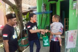 DPC PKB Surabaya bagikan puluhan ribu sembako di HUT ke-22