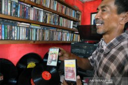 Kaset pita musik jadul masih banyak dijual di Bogor