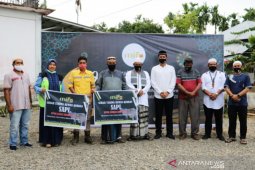 PT Mifa Bersaudara salurkan 12 ternak sapi dan 11 ternak kambing jelang Idul Adha 1441 H