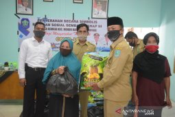 Wabup Bangka salurkan sembako kepada 1.553 KK