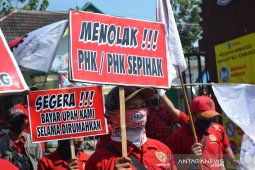 Demo buruh di Jombang