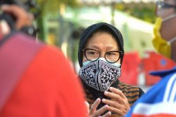 Risma ingatkan warga positif COVID-19 di perumahan elit isolasi diri
