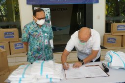Pelindo III gelontorkan bantuan 2.000 hazmat ke RS PHC Surabaya