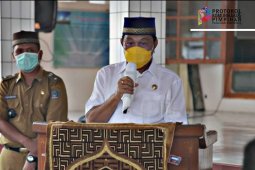 Wali Kota serahkan puluhan hewan kurban