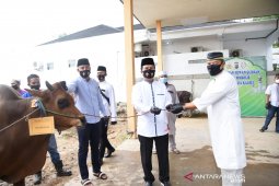 Polda Kalsel bagikan 70 ekor hewan kurban ke masyarakat