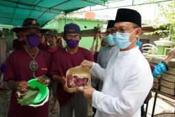 Wali Kota Pontianak apresiasi panitia gunakan "besek" wadah daging kurban