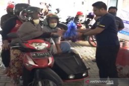 KNPI bagikan daging kurban ke penyandang disabilitas dan pekerja yang di PHK