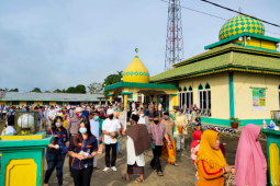 Orang Muda Katolik di batas Indonesia - Malaysia ikut jaga Shalat Idul Adha