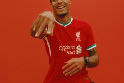 Liverpool perkenalkan jersey  baru mereka