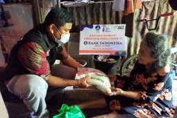 ACT Sumut bagikan 250 paket sembako untuk warga bantaran sungai di Medan