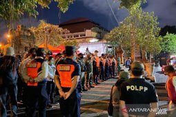 Satpol PP pantau pedagang "pasar tumpah" di Denpasar