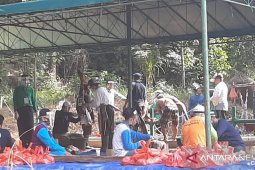 Pemotongan hewan kurban di Masjid Agung Sungailiat taati protokol sehat