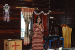 Pendeta Gereja Pante Kosta ungkap rasa sukur dengan doa untuk anggota TMMD