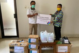 PLN Bagikan Bantuan APD dan Alat Kesehatan di Jongkat
