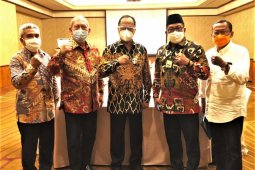 Menhub Serahkan KMP Bahtera Nusantara 02 kepada Gubernur Murad