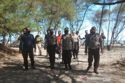 Dua keluarga beranggotakan 7 orang terseret ombak Pantai Bantul