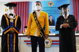 Dirut Bank Kalsel raih doktor dengan strategi pemberdayaan ekonomi di lingkungan kumuh