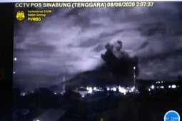Gunung Sinabung kembali erupsi, pertama di masa pandemi
