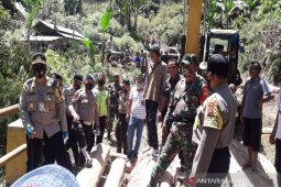 Sempat putus seminggu, perbaikan Jembatan Aek Puli akses antar desa jadi perhatian Kapolres Taput
