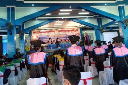 216 Mahasiswa STKIP Diwisuda