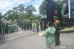 Penuh haru Iringi pelepasan Letkol Inf Rooy Chandra Sihombing