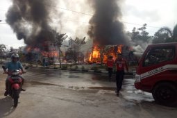 Sembilan kios di PKP Mujahidin Sintang terbakar