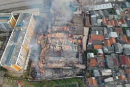 Pabrik mebel di Cakung terbakar