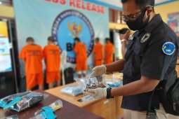 BNN Jambi tangkap kurir narkoba, 7 paket sabu dan senpi diamankan