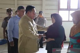 Ratusan keluarga miskin di Mukomuko terima BST