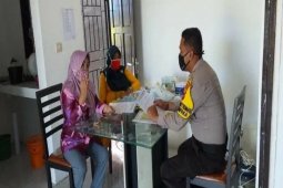 "Door to door," Bhabinkamtibmas sosialisasi adaptasi kebiasaan baru