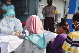 Rapid test pelanggan pasar nglames