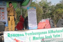 Peletakan batu pertama pembangunan Pondok Rumah Anak Yatim  "Almarkazul Yatama "
