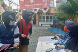SMA di Sidoarjo bagikan kuota internet kepada siswa