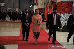 Kostum Puan Maharani kebaya jingga di sidang tahunan MPR RI