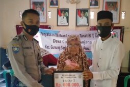 Empat Personel Polsek Pabuaran kawal penyaluran BLT DD