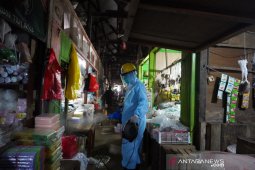 Tingkatkan Kewaspadaan COVID-19, Pupuk Kaltim Disinfeksi Pasar Citra Mas Loktuan