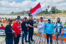 Lomba sampan bidar se-Kalbar di Kapuas Hulu sambut HUT ke-75 RI