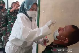 Puluhan personel Kodim 0608 Cianjur jalani tes usap COVID-19