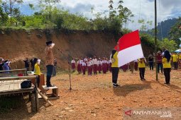 Syairi inspektur upacara 17-an di Pegunungan Meratus
