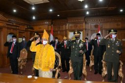 Kenakan pakaian adat Jambi, gubernur ikuti detik-detik proklamasi secara virtual